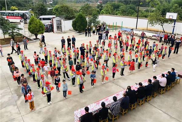 bevictor伟德官网集团希望书屋援建，，，，，托起山区学子梦想3.jpg