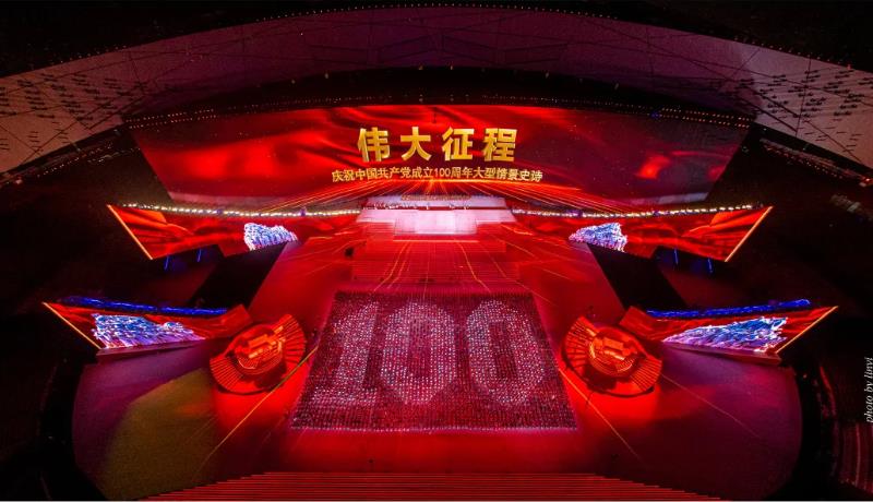 壮美绝伦！旋乐吧10000m?巨幕亮相《伟大征程》舞台